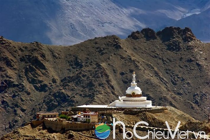 du-lịch-ấn-độ-Shanti-Stupa-In-Leh-Ladakh-711
