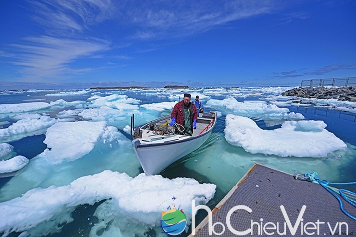 du-lịch-canada-Fishing-Boat-Ice-dave-BartlettLAnse-aux-Meadows-711