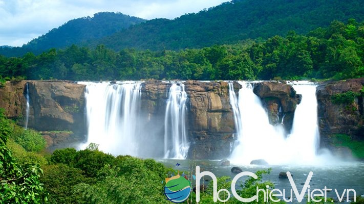 du-lịch-ấn-độ-Athirapally-falls-in-Thrissur-711